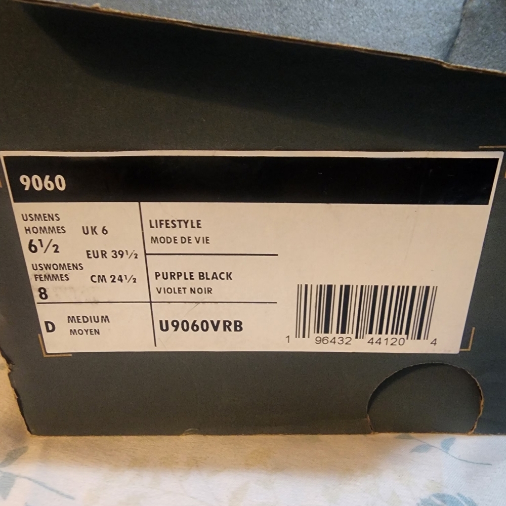 New Balance 9060 Green Sneakers - Picture 8 of 9